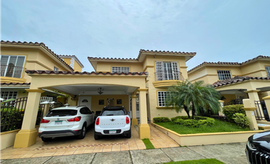VENTA DE CASA UNIFAMILIAR EN GOLDEN SPRINGS, CONDADO DEL REY