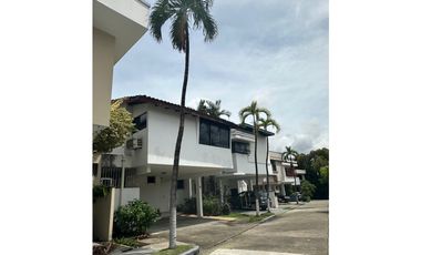 CASA EN VENTA EL ALTOS DEL GOLF