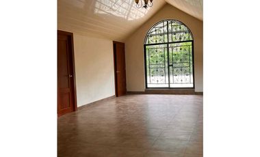 ALQUILO O VENDO CASA EN LLANOS DE CURUNDU ALBROOK
