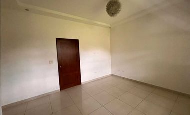 ALQUILO O VENDO CASA EN LLANOS DE CURUNDU ALBROOK