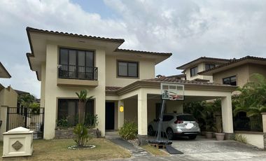 VENTA CASA CLAYTON EMBASSY CLUB