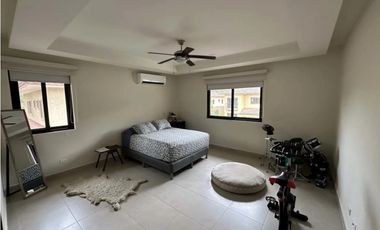 VENTA CASA CLAYTON EMBASSY CLUB