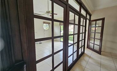 VENTA CASA CON PISCINA EN CAMINO DE CRUCES (MR)