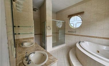 VENTA CASA CON PISCINA EN CAMINO DE CRUCES (MR)