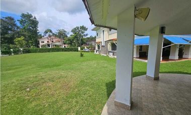 VENTA CASA CON PISCINA EN CAMINO DE CRUCES (MR)