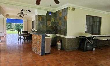 VENTA CASA CON PISCINA EN CAMINO DE CRUCES (MR)