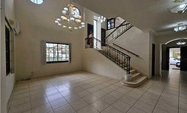 VENTA CASA CON PISCINA EN CAMINO DE CRUCES (MR)
