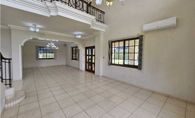 VENTA CASA CON PISCINA EN CAMINO DE CRUCES (MR)
