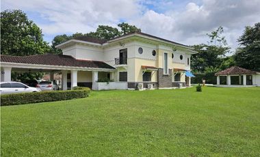 VENTA CASA CON PISCINA EN CAMINO DE CRUCES (MR)