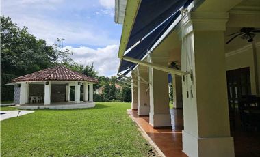 VENTA CASA CON PISCINA EN CAMINO DE CRUCES (MR)