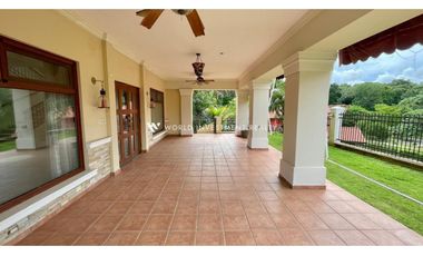 se vende casa en camino de cruces