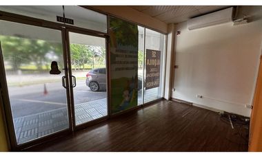 Se alquila local comercial en albrook