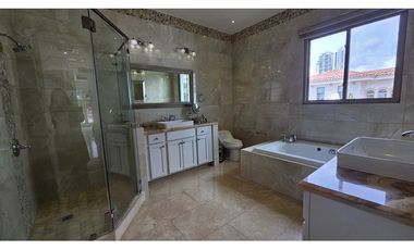 VENTA CASA EN SANTA MARIA FAIRWAY ESTATES (DV)
