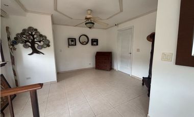 EN VENTA CASA ALBROOK GARDEN