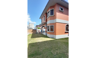 CASA DE ESQUINA EN COSTA SUR