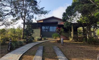 Venta Casa en Altos de Cerro Azul