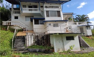 Venta Casa en Altos de Cerro Azul