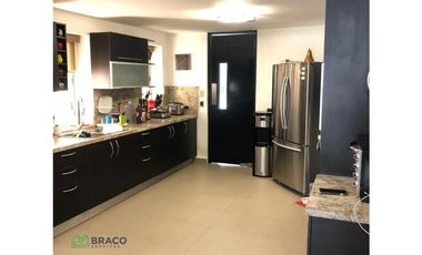 VENTA CASA CON PISCINA Y TERRAZA  OBARRIO (CP)