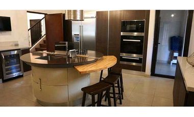 VENDO MANSION HERMOSA EN EMBASSY CLUB CLAYTON