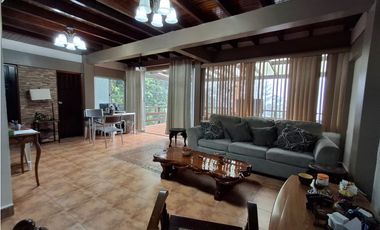 VENTA DE CASA EN CERRO AZUL