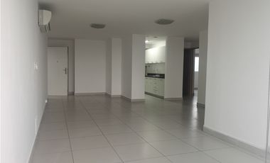 ALQUILO APARTAMENTO EN SAN FRANCISCO, 3 RECAMARAS, LINEA BLANCA.