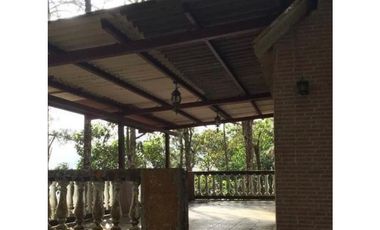 VENTA DE CASA EN ALTOS DE CERRO AZUL