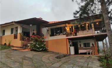 VENTA DE CASA EN ALTOS DE CERRO AZUL