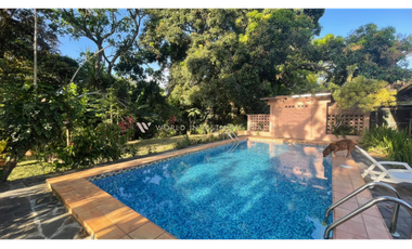 Casa en venta con piscina en Las Cumbres