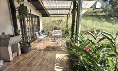 SE VENDE CASA EN ALTOS DE CERRO AZUL