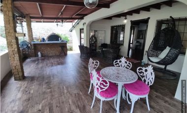 SE VENDE CASA EN ALTOS DE CERRO AZUL