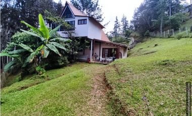 SE VENDE CASA EN ALTOS DE CERRO AZUL