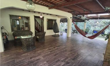 SE VENDE CASA EN ALTOS DE CERRO AZUL