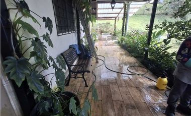 SE VENDE CASA EN ALTOS DE CERRO AZUL