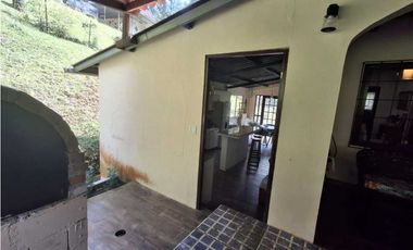 SE VENDE CASA EN ALTOS DE CERRO AZUL
