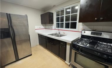 VENDO CASA EN LAS MAÑANITAS, RESIDENCIAL LAS AMERICAS