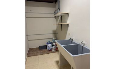 VENDO CASA EN LAS MAÑANITAS, RESIDENCIAL LAS AMERICAS