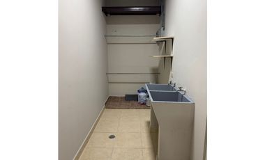 VENDO CASA EN LAS MAÑANITAS, RESIDENCIAL LAS AMERICAS