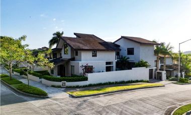 VENTA HERMOSA CASA EN ESQUINA DE PH NATIVA - PANAM PACIFICO