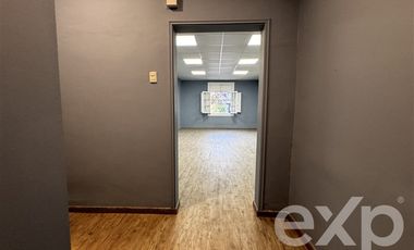 Local Comercial en Arriendo en Santa Elvira 467, Santiago
