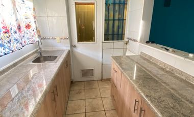 ARRIENDO CASA DENTRO DE PASAJE CERRADO VILLA EL SOL