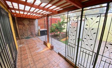 ARRIENDO CASA DENTRO DE PASAJE CERRADO VILLA EL SOL