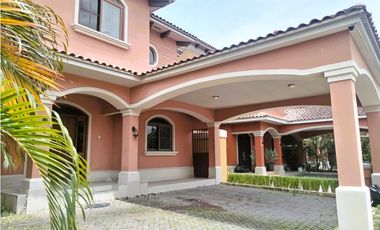 EN VENTA CASA EN EL DORAL COSTA SUR CP