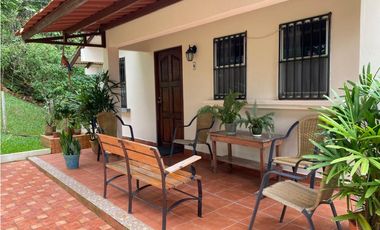 Venta Casa en Altos de Cerro Azul