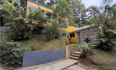 Se vende casa campestre en Altos de Cerro Azul