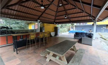 Se vende casa campestre en Altos de Cerro Azul