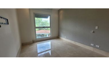 En venta  Apartamento The Reserve Santa Maria