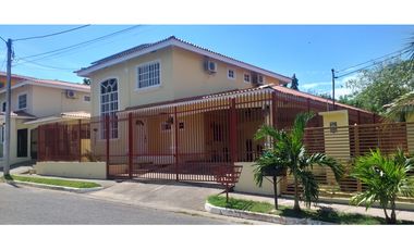 Venta de casa en Villas del Golf, Chitré