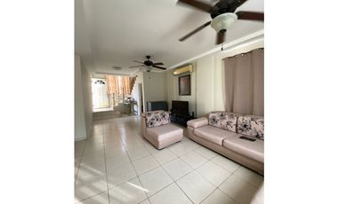Venta de casa en Villas del Golf, Chitré