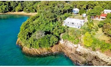 SPECTACULAR ISLAND LIVING AT ITS FINEST