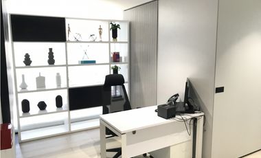 Se vende Consultorios Medicos en Via España.